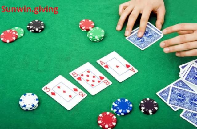 chơi chậm vòng pre-flop là mẹo chơi poker