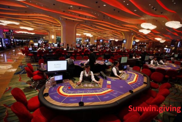 dealer trong sòng bạc casino